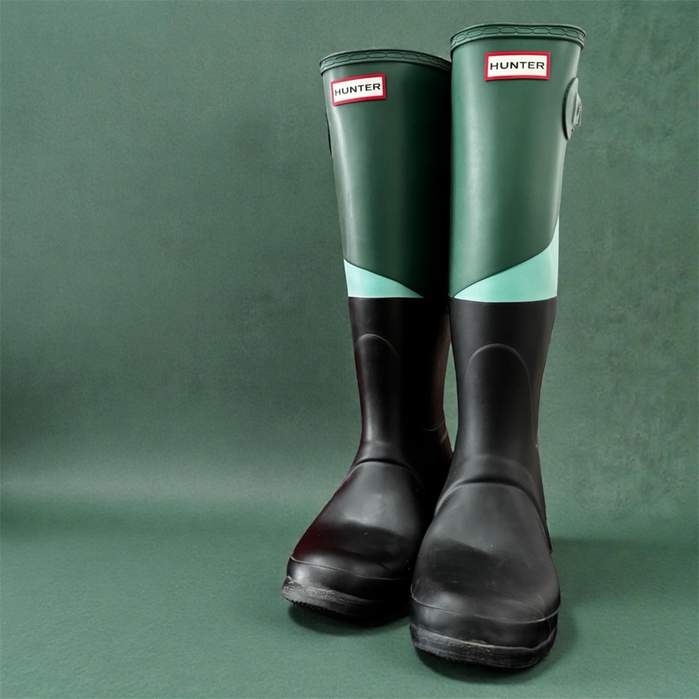Rare Hunter Two-Tone Green and Black Boots 10